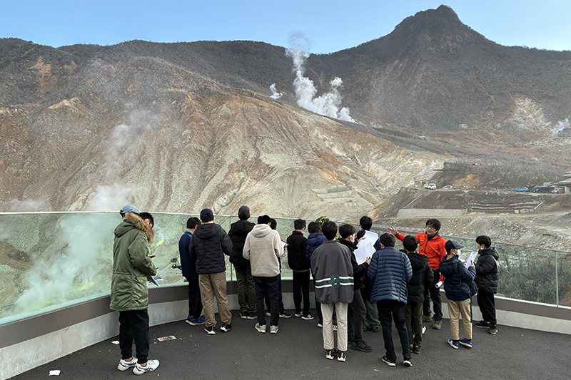 大涌谷での噴煙地見学