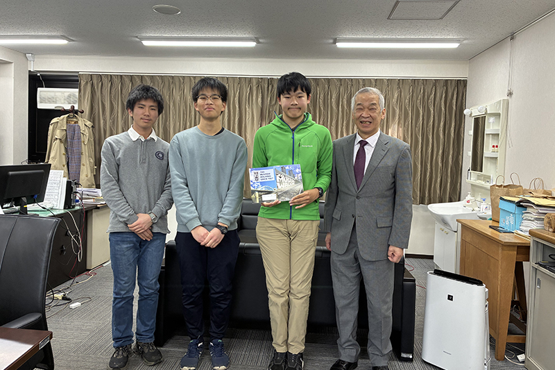 幻の第70回強歩大会小委員長・副委員長との記念撮影