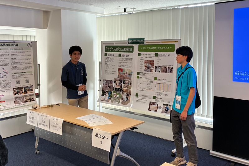 ブースでのプレゼンテーションの様子