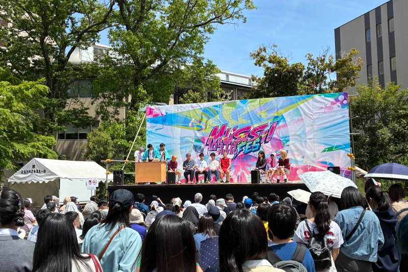 ステージでのMr.Ms.武蔵の様子