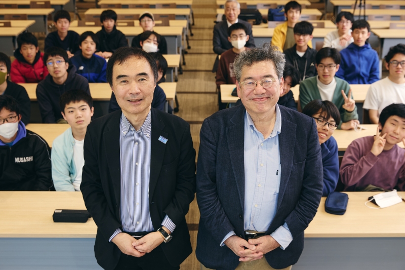 対談時に生徒とともに記念撮影