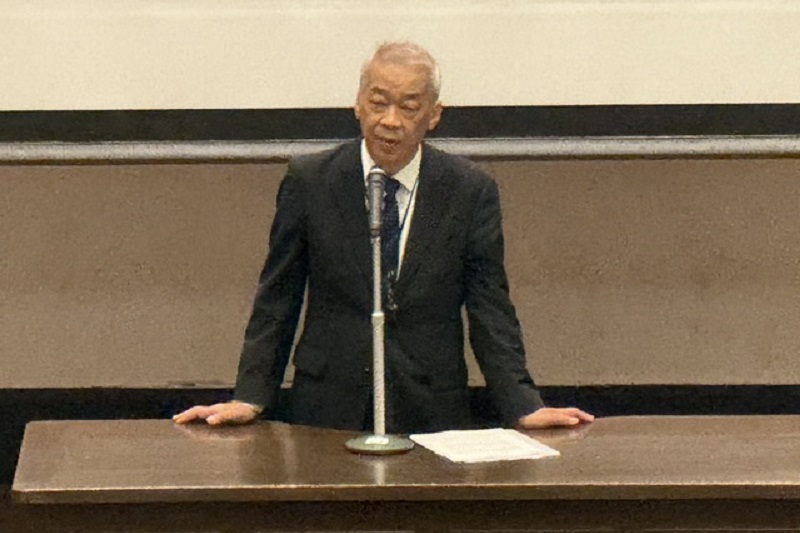 始業式でのあいさつの様子